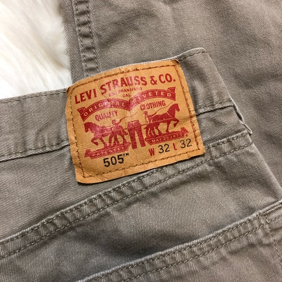 32x32 Levi’s khakis - Picture 4 of 4